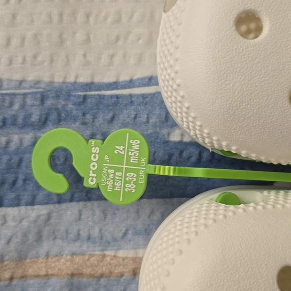 CROCS Classic Unisex Clogs in White Size 8 Womens Size 6 Mens - Picture 4 of 5